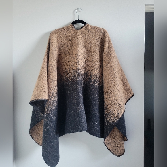 Fuzzy Ombre Reversible Tan Black Blanket Shall Poncho - Picture 2 of 4
